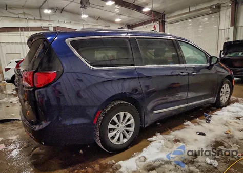 2019 Chrysler Pacifica Touring L z USA, uszkodzony, nr VIN 2C4RC1BG6KR703853